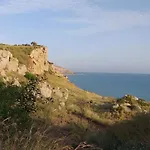 Alfonso Con Vista Mare