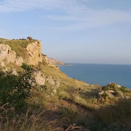 Alfonso Con Vista Mare
