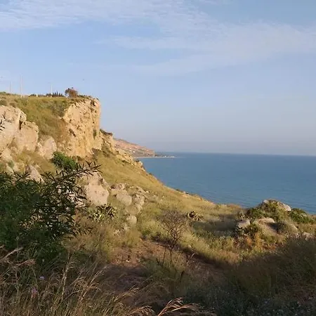 Alfonso Con Vista Mare